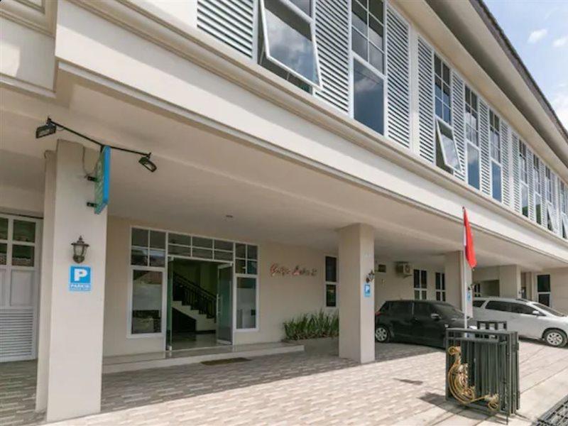 Отель Griya Loka 2 Syariah Near Simpang Lima Mitra Reddoorz Семаранг Экстерьер фото