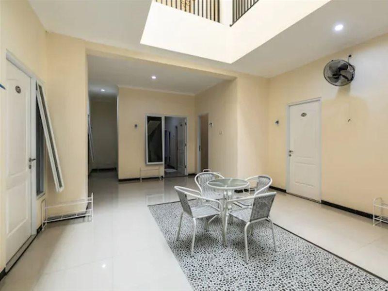 Отель Griya Loka 2 Syariah Near Simpang Lima Mitra Reddoorz Семаранг Экстерьер фото