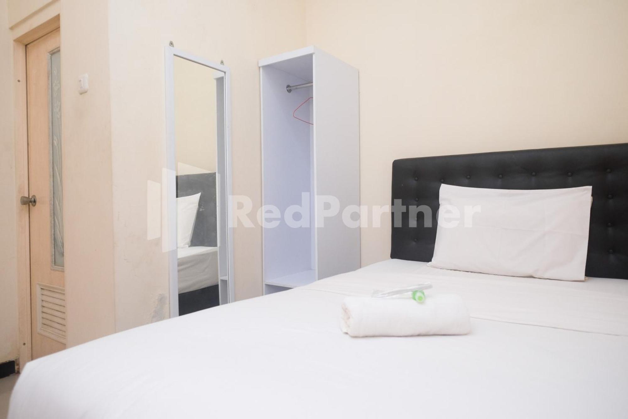 Отель Griya Loka 2 Syariah Near Simpang Lima Mitra Reddoorz Семаранг Экстерьер фото