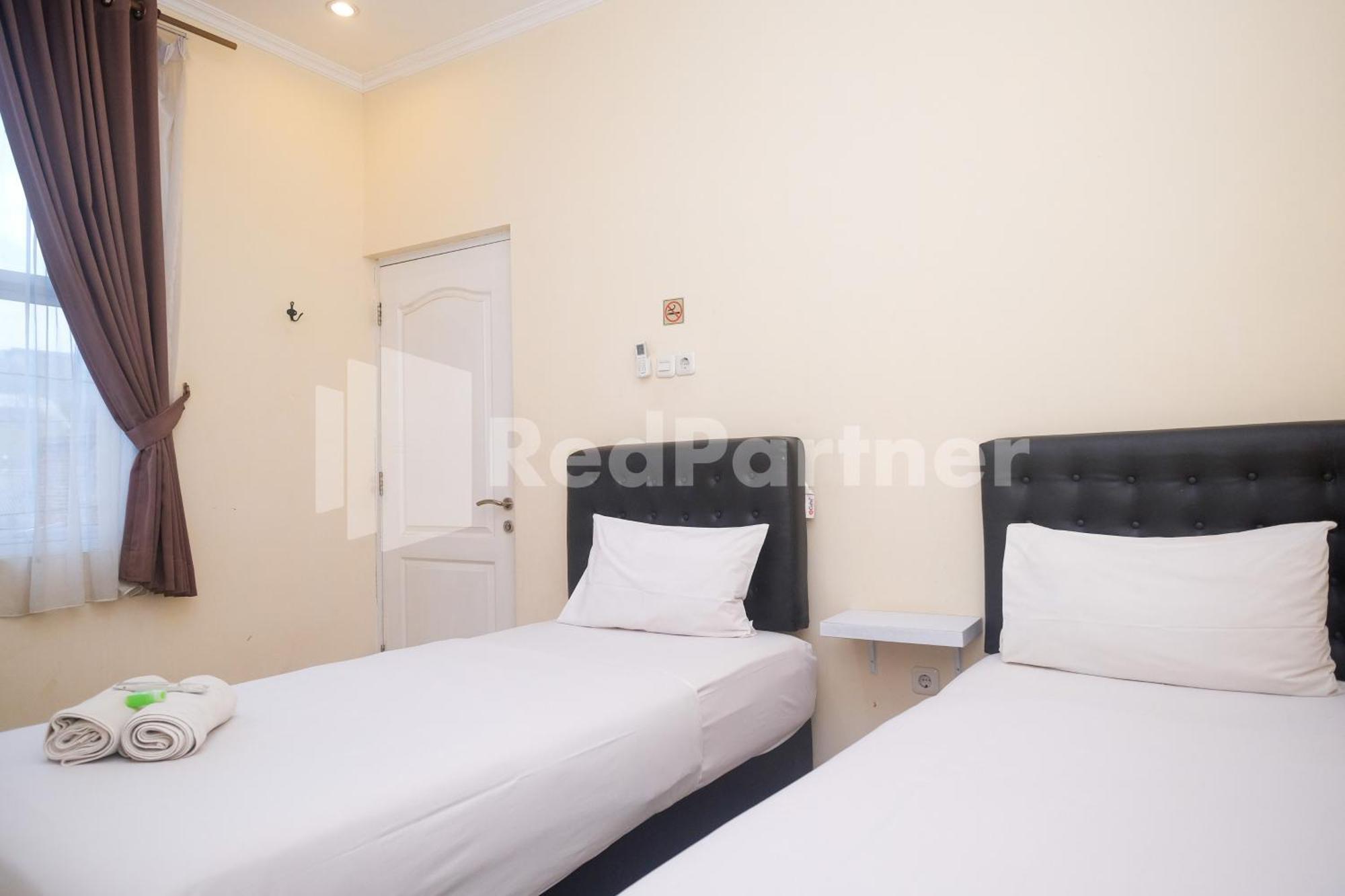 Отель Griya Loka 2 Syariah Near Simpang Lima Mitra Reddoorz Семаранг Экстерьер фото
