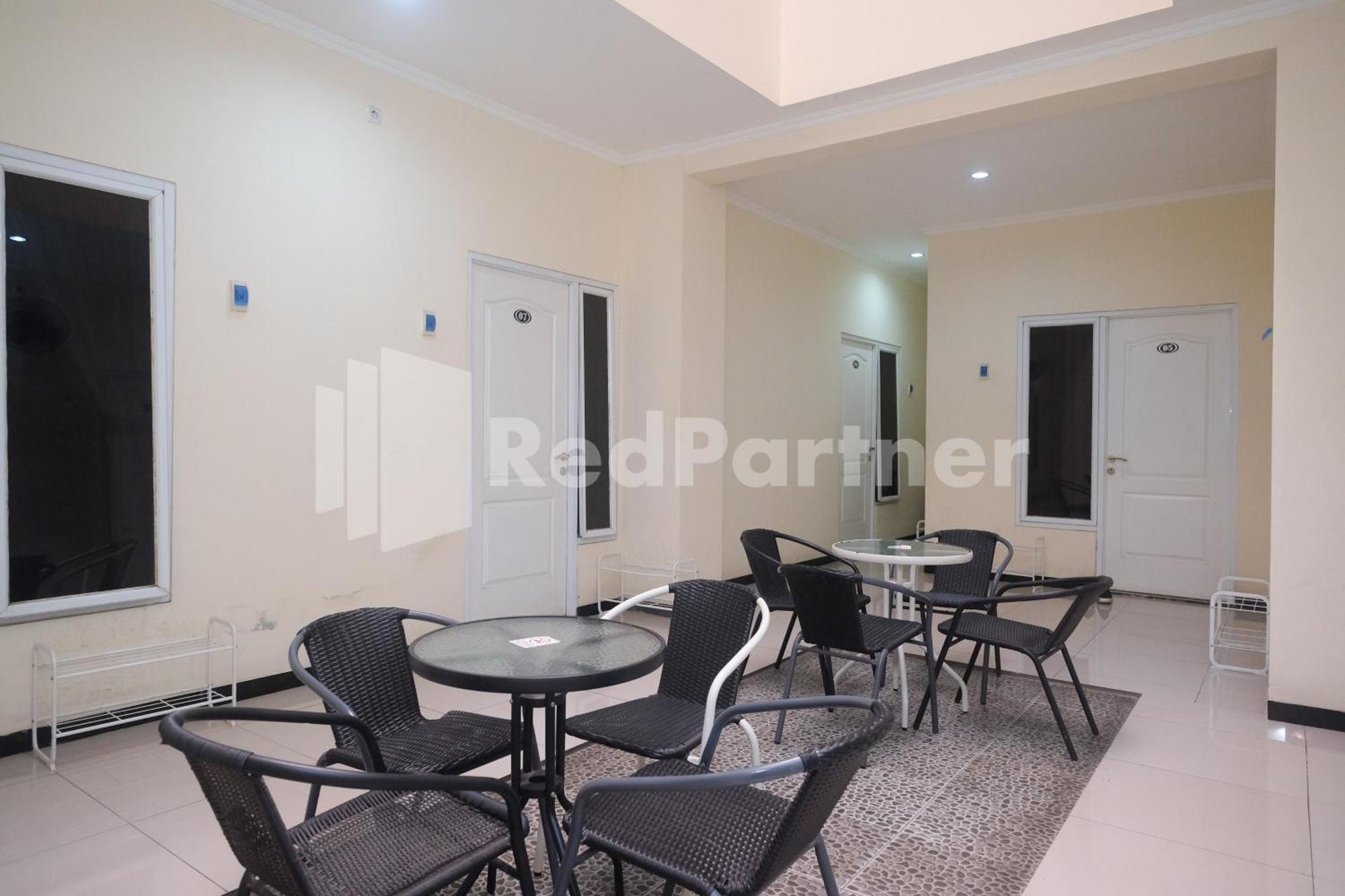 Отель Griya Loka 2 Syariah Near Simpang Lima Mitra Reddoorz Семаранг Экстерьер фото