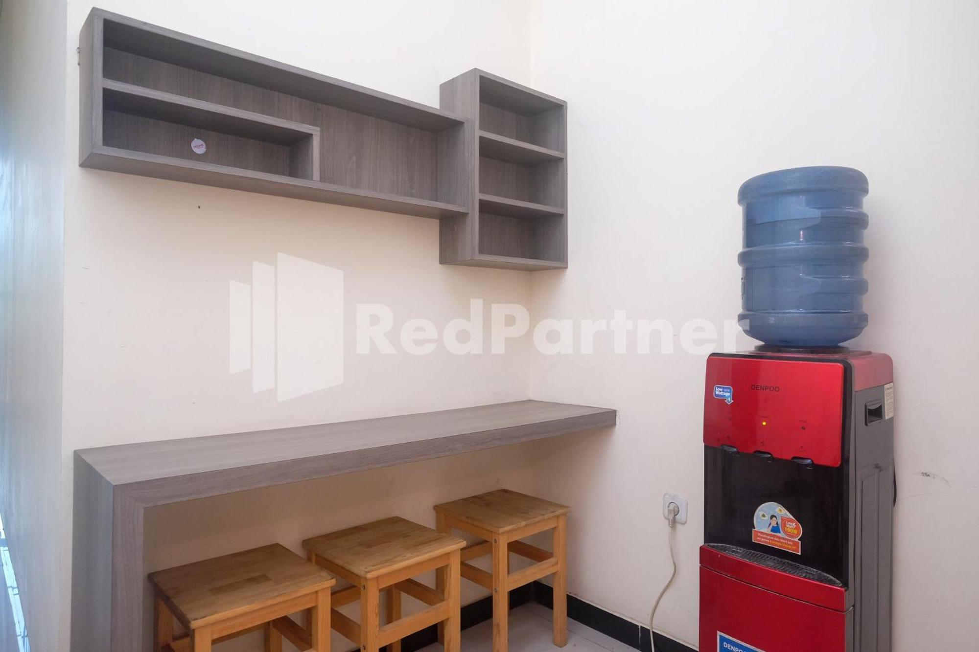 Отель Griya Loka 2 Syariah Near Simpang Lima Mitra Reddoorz Семаранг Экстерьер фото