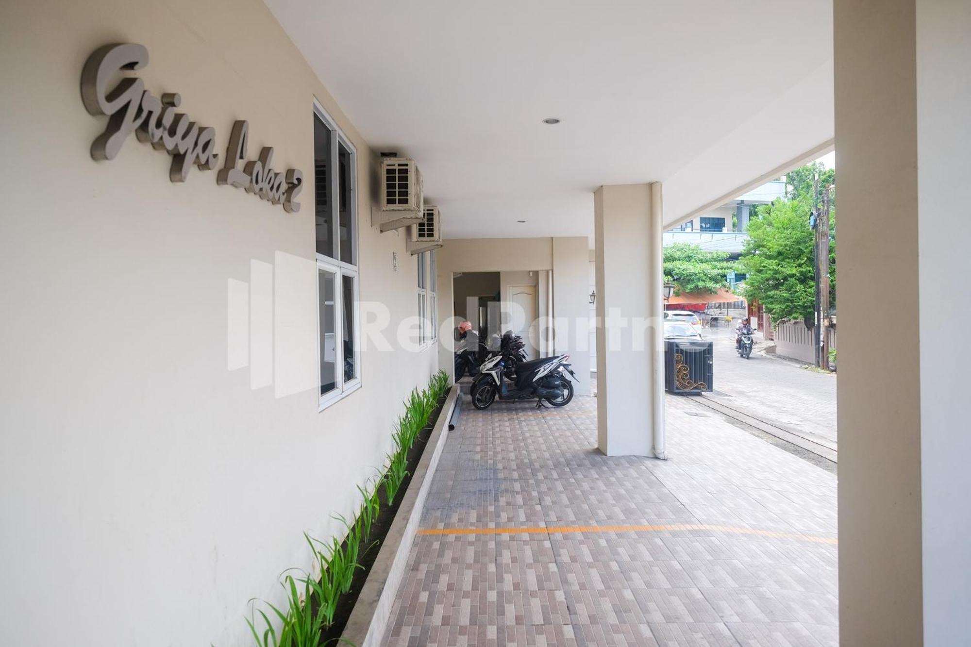 Отель Griya Loka 2 Syariah Near Simpang Lima Mitra Reddoorz Семаранг Экстерьер фото