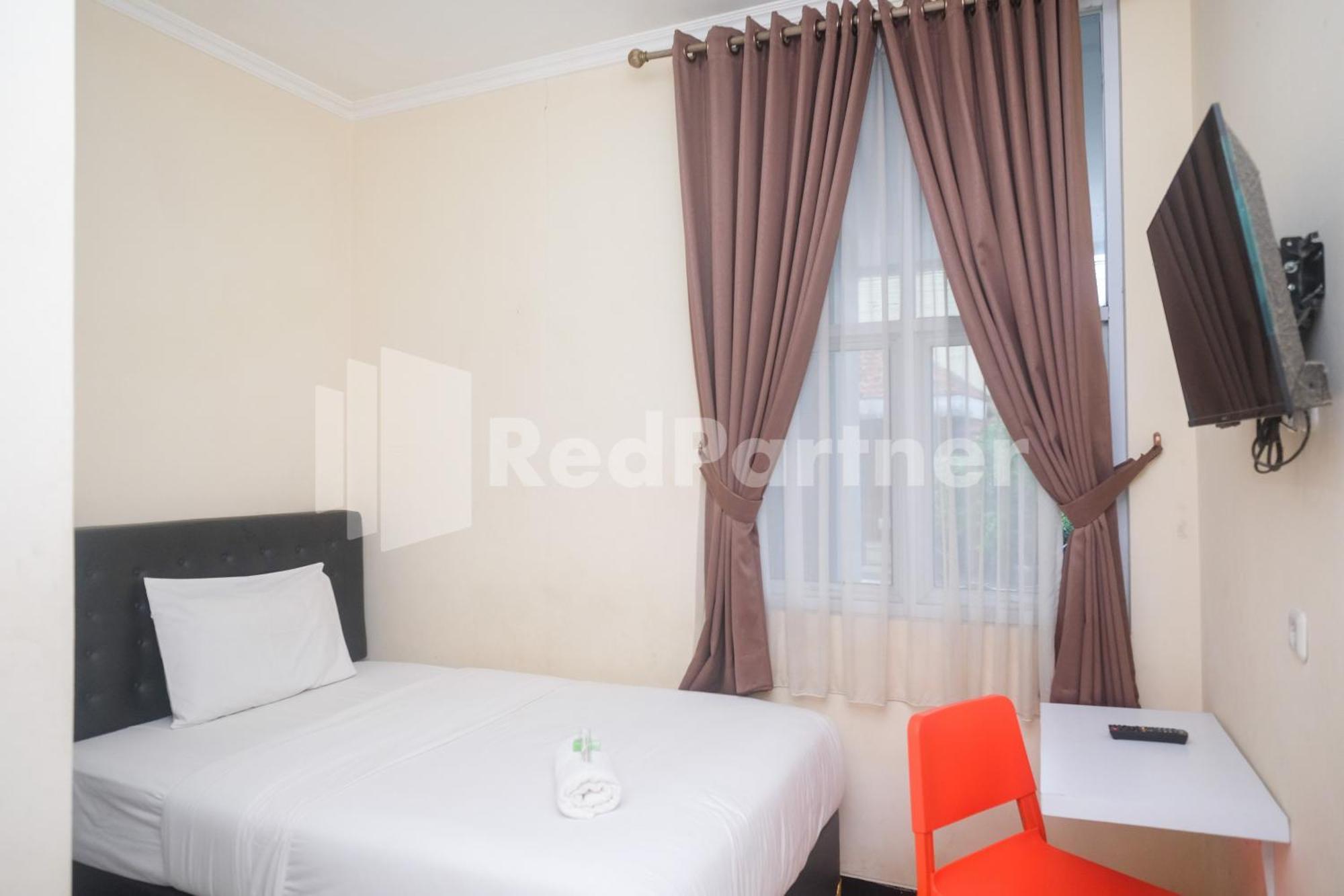 Отель Griya Loka 2 Syariah Near Simpang Lima Mitra Reddoorz Семаранг Экстерьер фото