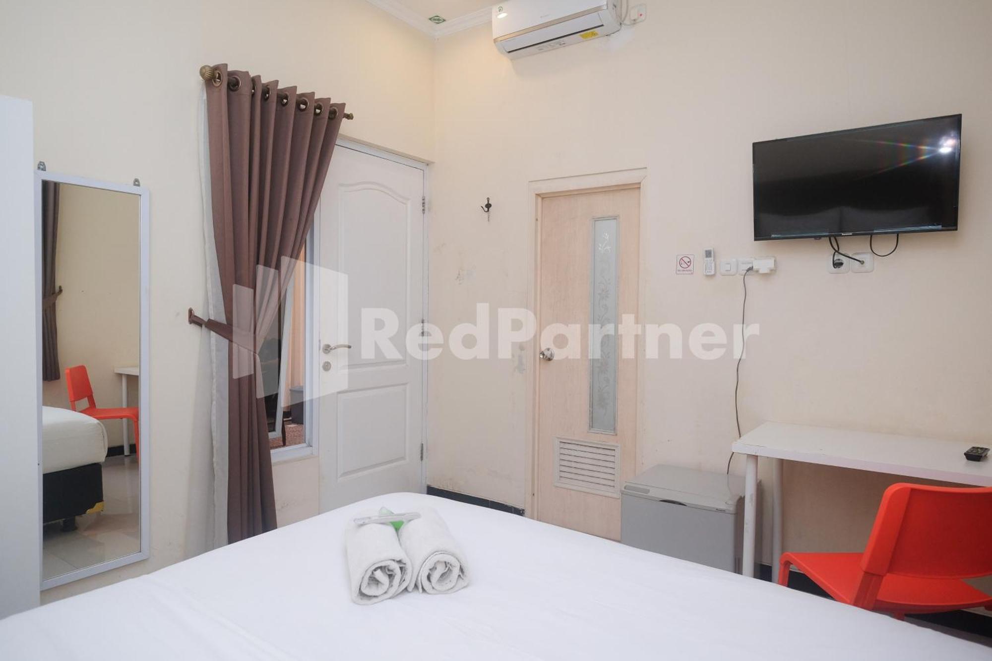 Отель Griya Loka 2 Syariah Near Simpang Lima Mitra Reddoorz Семаранг Экстерьер фото