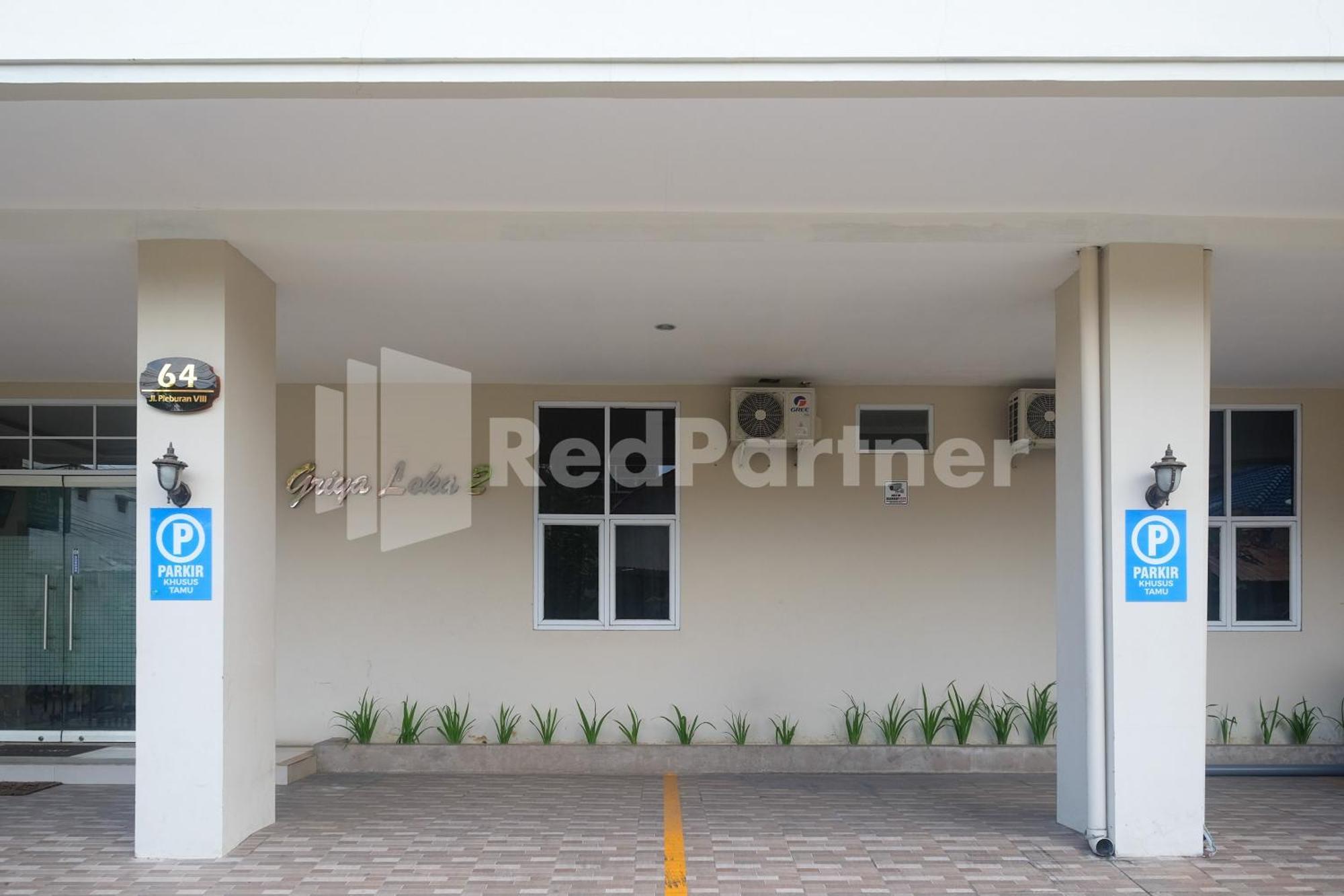 Отель Griya Loka 2 Syariah Near Simpang Lima Mitra Reddoorz Семаранг Экстерьер фото